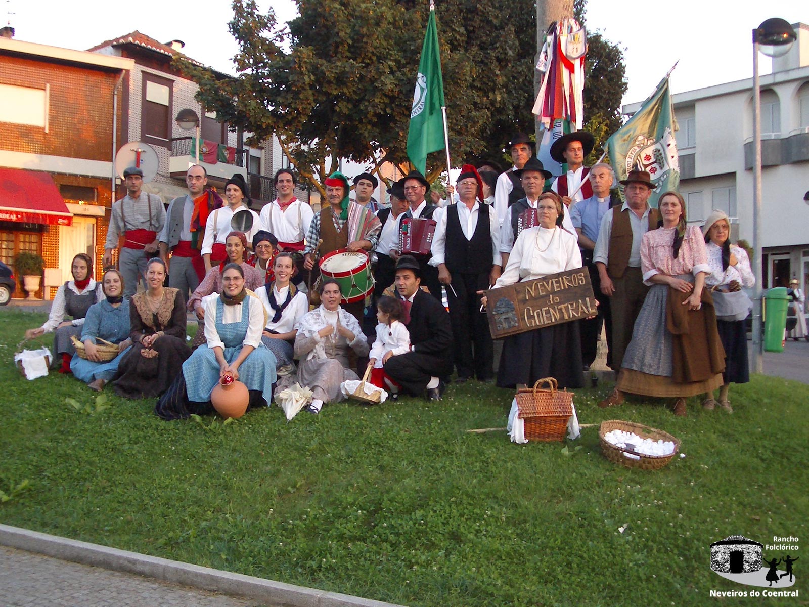 Baguim do Monte, Gondomar (2004)
Em pé: João Paulo Alves, Emílio Miranda, Tiago Carvalho, Bruno Almeida, Domingos Costa, Tiago Luís, Manuel Fernandes, Gustavo Barata, Jeremias Cesário, Isaura Baeta, Angelino Madeira, Jorge Fernandes, Manuel Barata, Manuela Fernandes, Bruno Simões, Antero Miranda, Alberto Simões, Palmira Simões, Emília SilvaEm baixo: Susana Carvalho, Ana Catarina Barata, Ana Cristina Barata, Marta Gromicho, Andreia Barata, Juvelina Costa, Ana Filipa Antunes, Florbela Costa, Joana Costa, Fernando Costa