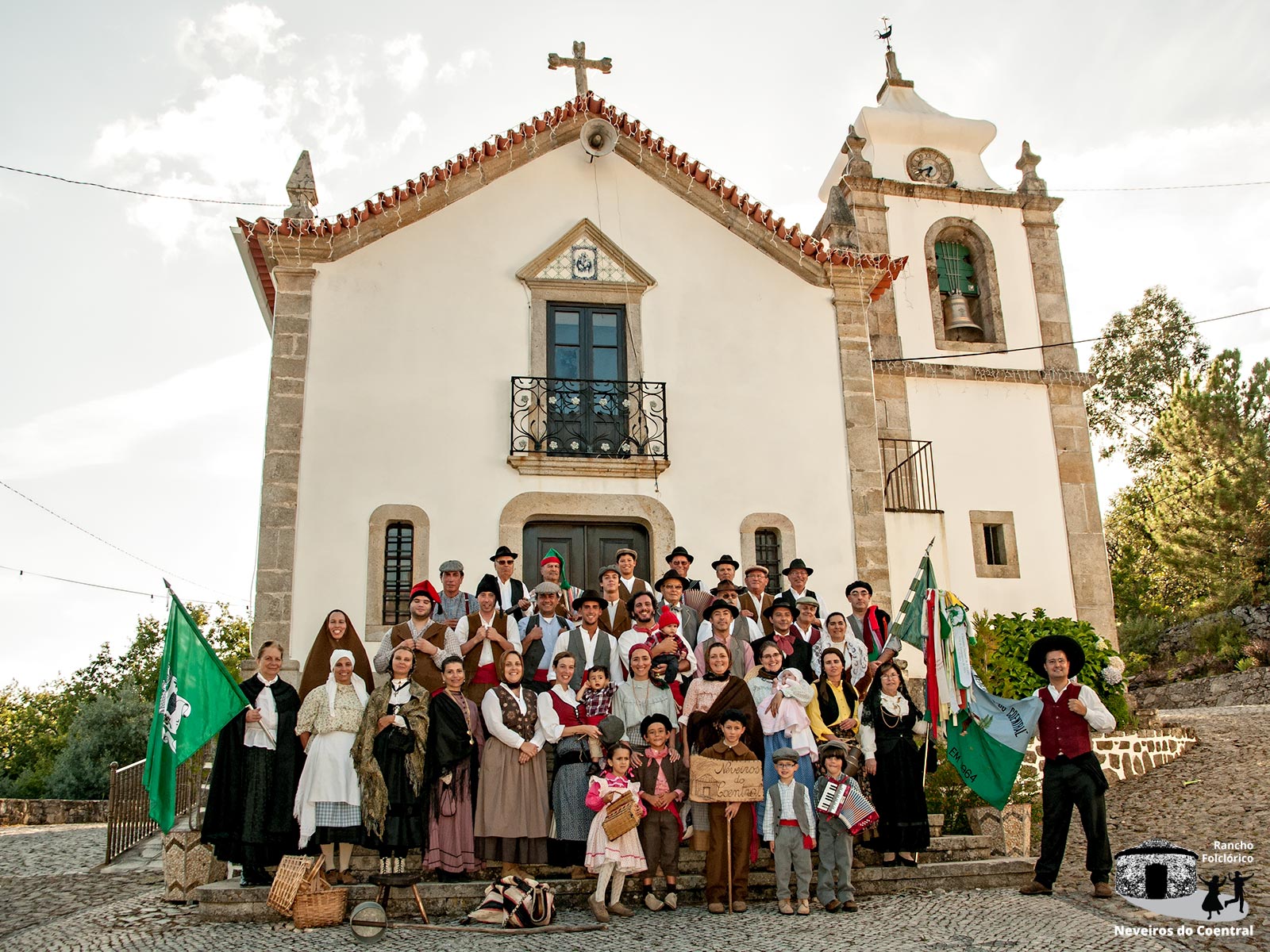 Foto de grupo, Coentral (2012)
Atrás: Armando Simões, Manuel Fernandes, Domingos Costa, João Miranda, Samuel Barata, Américo Barata, Gustavo Barata, Angelino Madeira, Manuel Barata, Alberto Simões, Joaquim FerreiraMeio: Fátima Barata, André Carvalho, Nelson Silva, Paulo Machado Fernandes, Luís Miguel Miranda, Bruno Almeida, Santiago Almeida, Paulo Miranda, Paulo Miranda, Angelino Madeira, Fernando Costa, Ventura Barata, Florbela Costa, Emílio MirandaFrente: Maria Fernanda Barata, Marta Ferreira, Maria da Glória Claro, Paula Claro, Ana Catarina Barata, Ana Filipa Antunes, Martim Simões, Susana Santos, Palmira Simões Andreia Barata, Teresa Correia, Sofia Pereira, Isaura Baeta, Bruno SimõesMíudos: Mafalda Almeida, Guilherme Silva, Miguel Henriques, Francisco Correia, Diogo Henriques